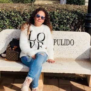 Meet your Posher, Dolores